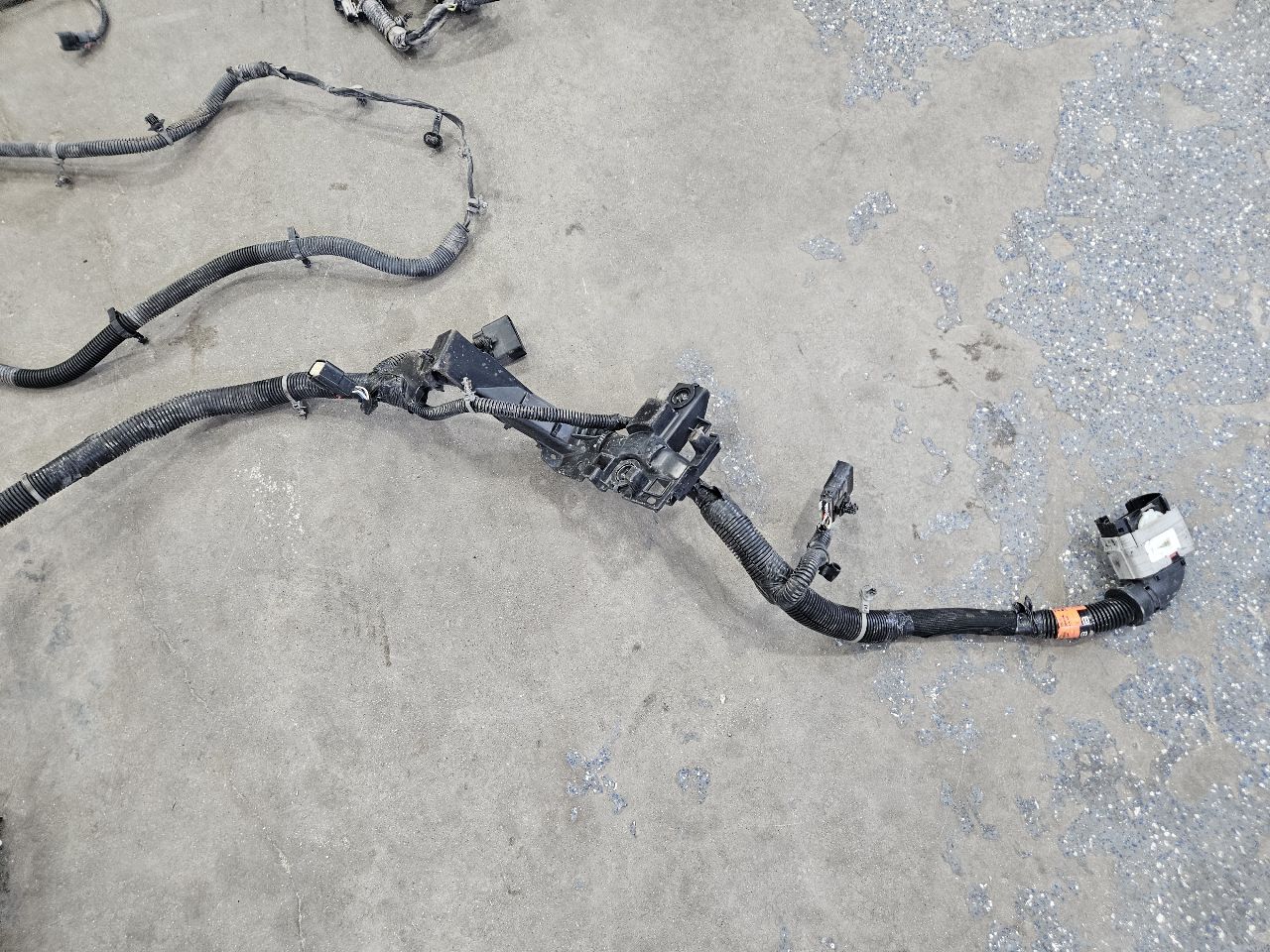 2020 SILVRDO15 CHASSIS FRAME HARNESS 4WD 84765037 31124 - image 11