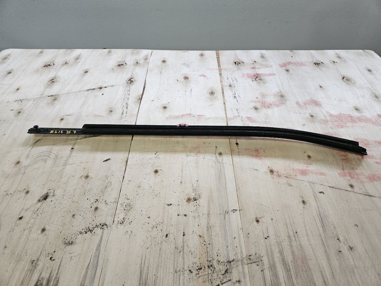 2020 SILVRDO15 LH REAR BELT REVEAL MOLDING 85038848 31132 - image 1