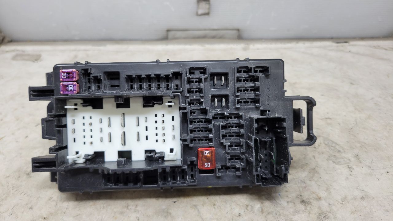 2022 SILVRDO15 RH DASH FUSE BOX JUNCTION 86774332 31197 - image 1