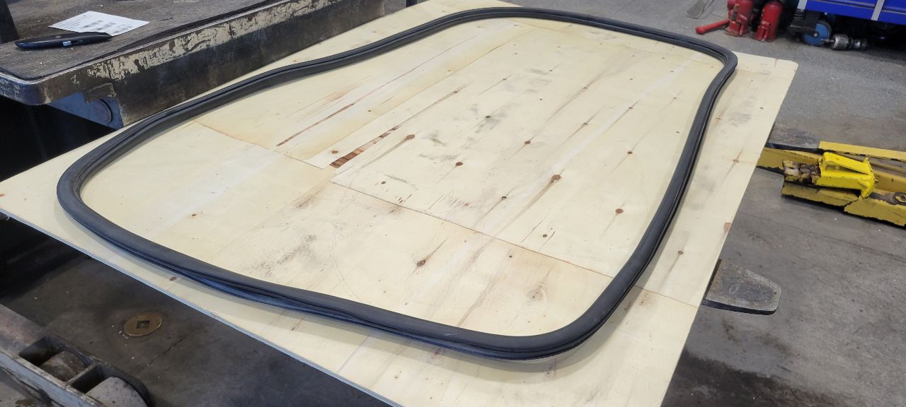 2022 SILVRDO15 REAR DOOR WEATHERSTRIPPING LH OR RH 31221 - image 5
