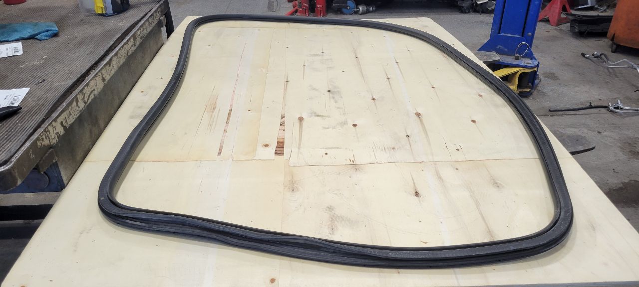 2022 SILVRDO15 REAR DOOR WEATHERSTRIPPING LH OR RH 31221 - image 13
