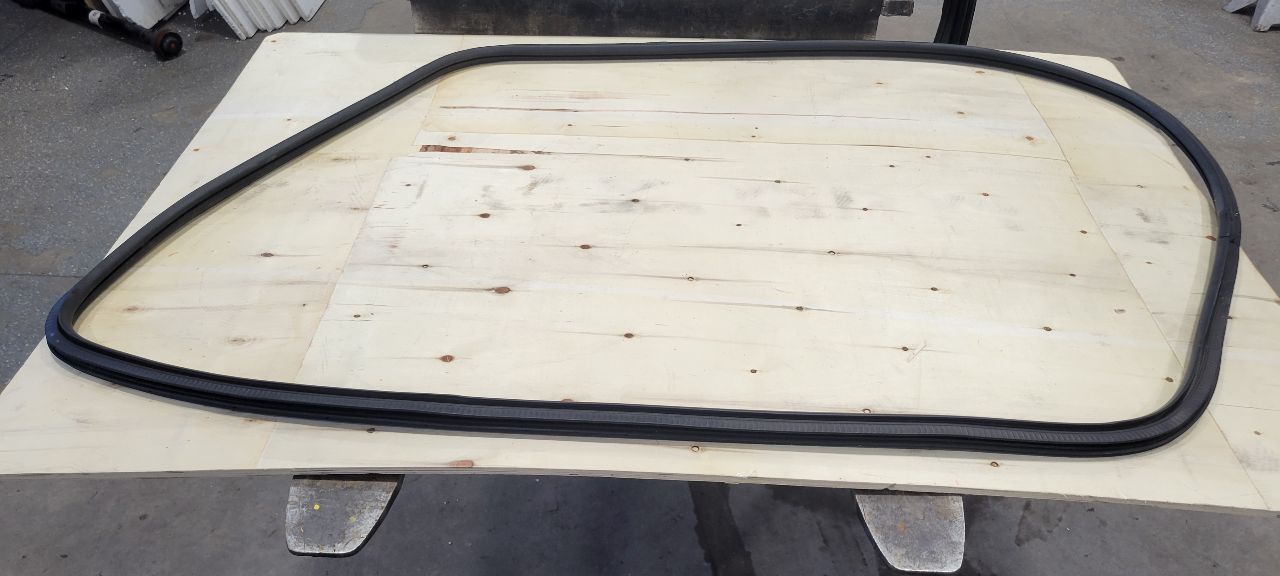 2022 SILVRDO15 REAR DOOR WEATHERSTRIPPING LH OR RH 31222 - image 1