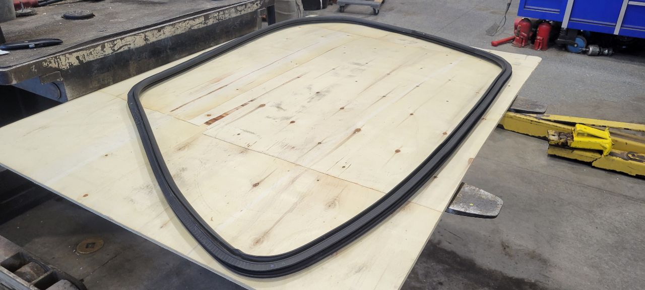 2022 SILVRDO15 REAR DOOR WEATHERSTRIPPING LH OR RH 31222 - image 5