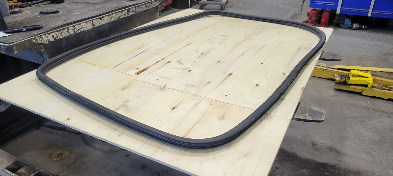 2022 SILVRDO15 REAR DOOR WEATHERSTRIPPING LH OR RH 31222 - image 13