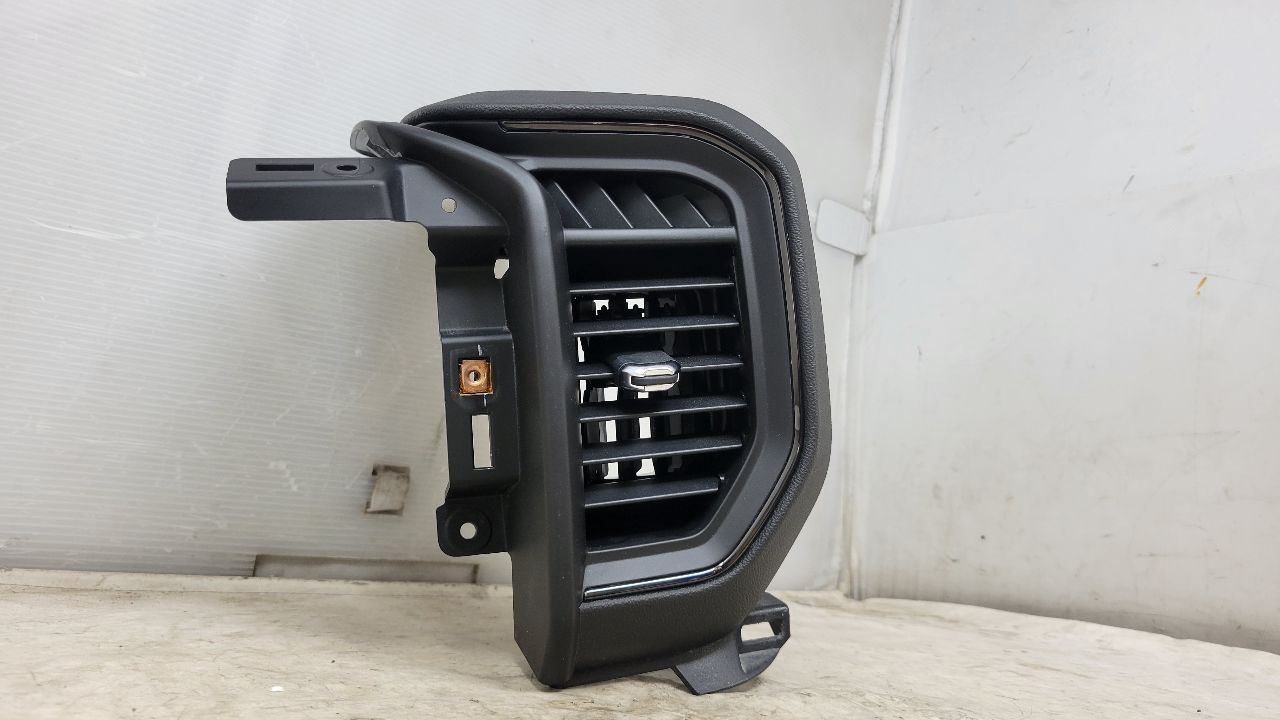 2022 SILVRDO15 RH DASH TRIM & HEATER VENT 87827214 31236 - image 4