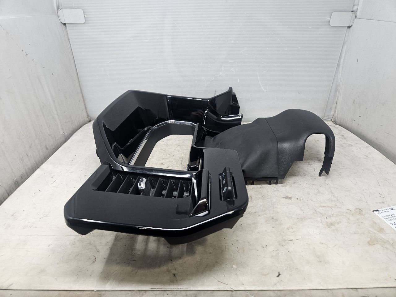2022 SILVRDO15 CLUSTER BEZEL PIANO BLACK TRIM 31239 - image 2