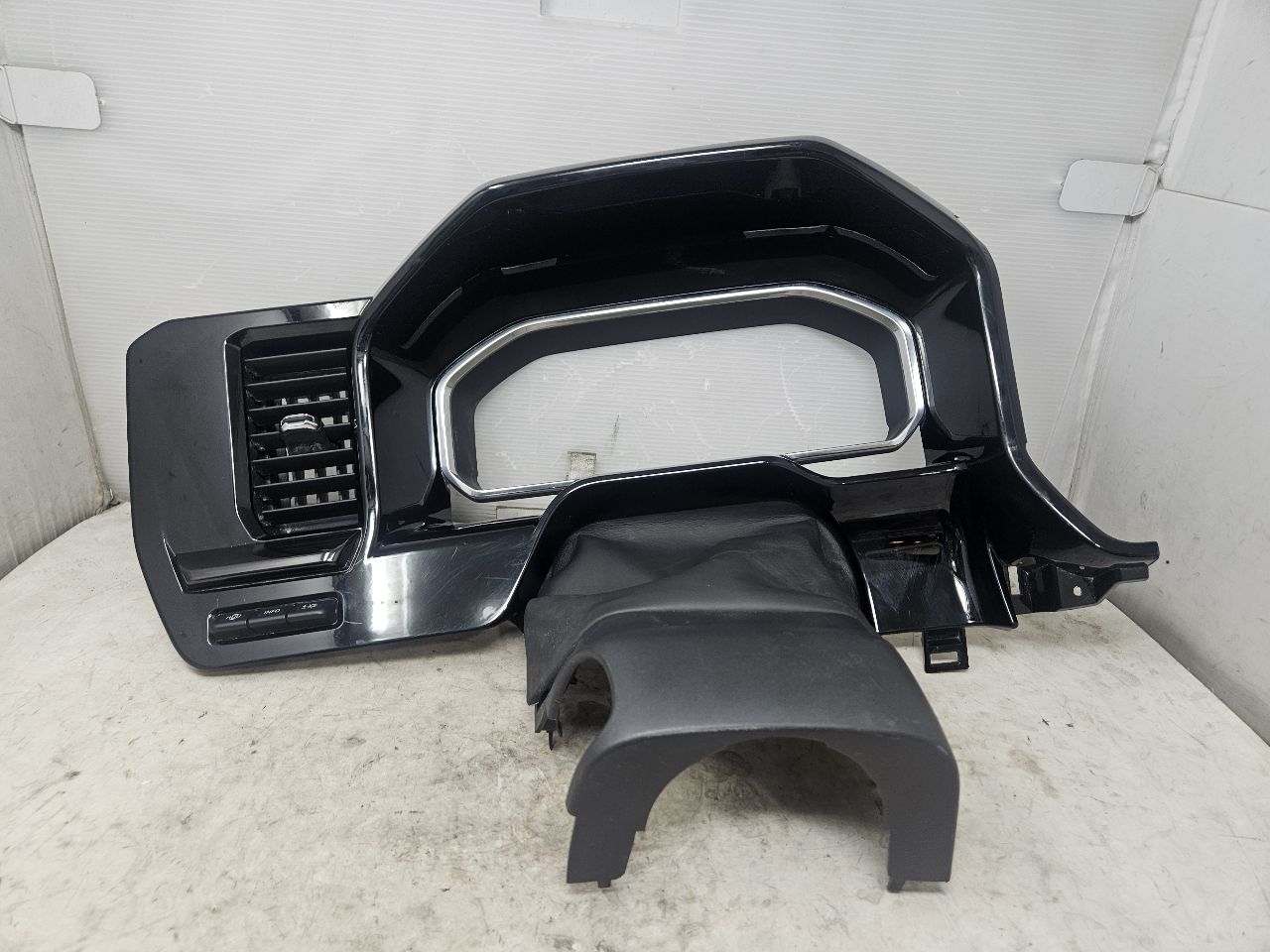 2022 SILVRDO15 CLUSTER BEZEL PIANO BLACK TRIM 31239 - image 1