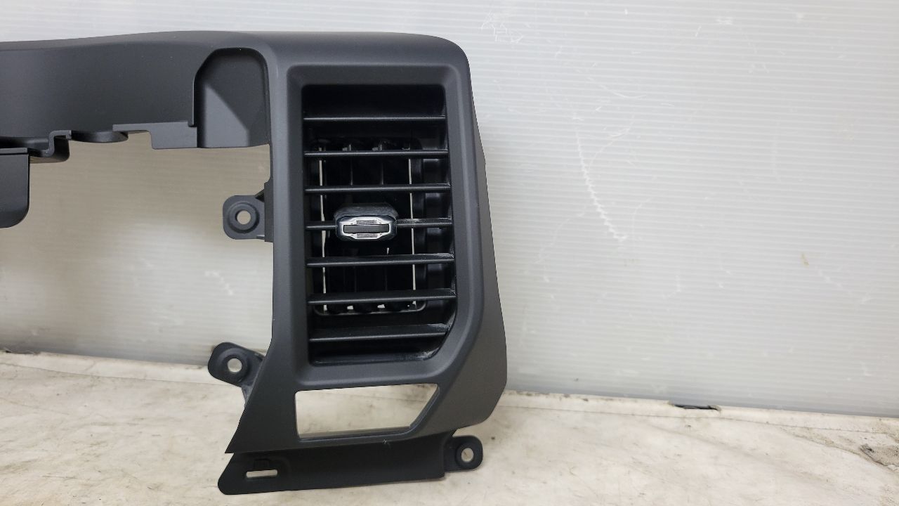 2022 SILVRDO15 CENTER DASH TRIM & VENT 85152719 31241 - image 3