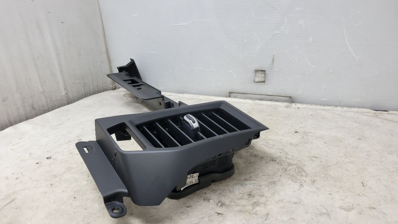 2022 SILVRDO15 CENTER DASH TRIM & VENT 85152719 31241 - image 6