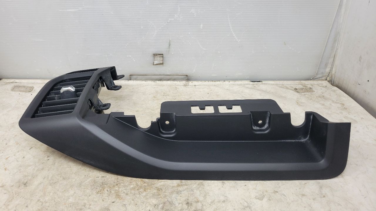 2022 SILVRDO15 CENTER DASH TRIM & VENT 85152719 31241 - image 7