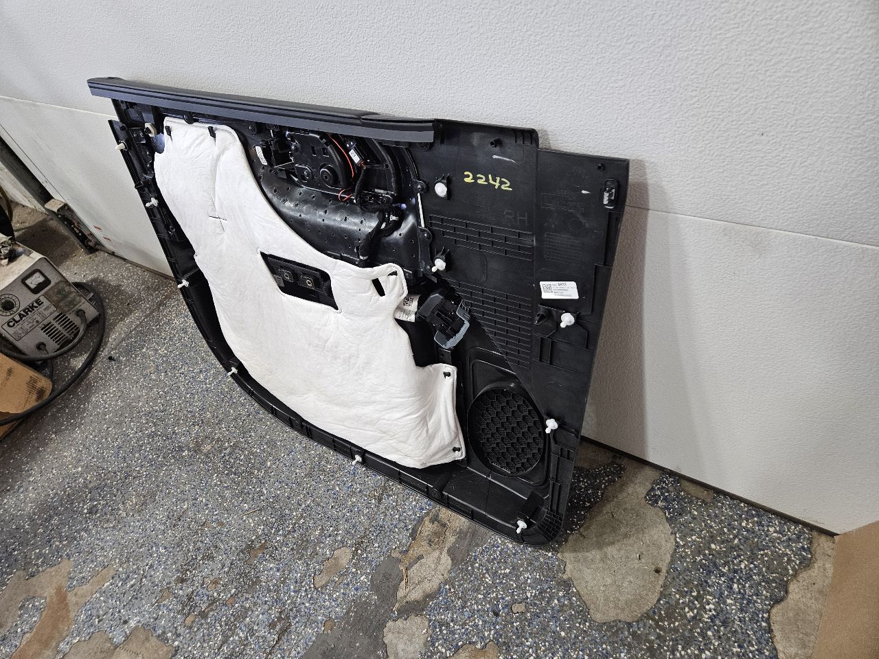 2020 SIERDEN15 FRONT RH DOOR PANEL TRIM DENALI BLAC 31315 - image 6