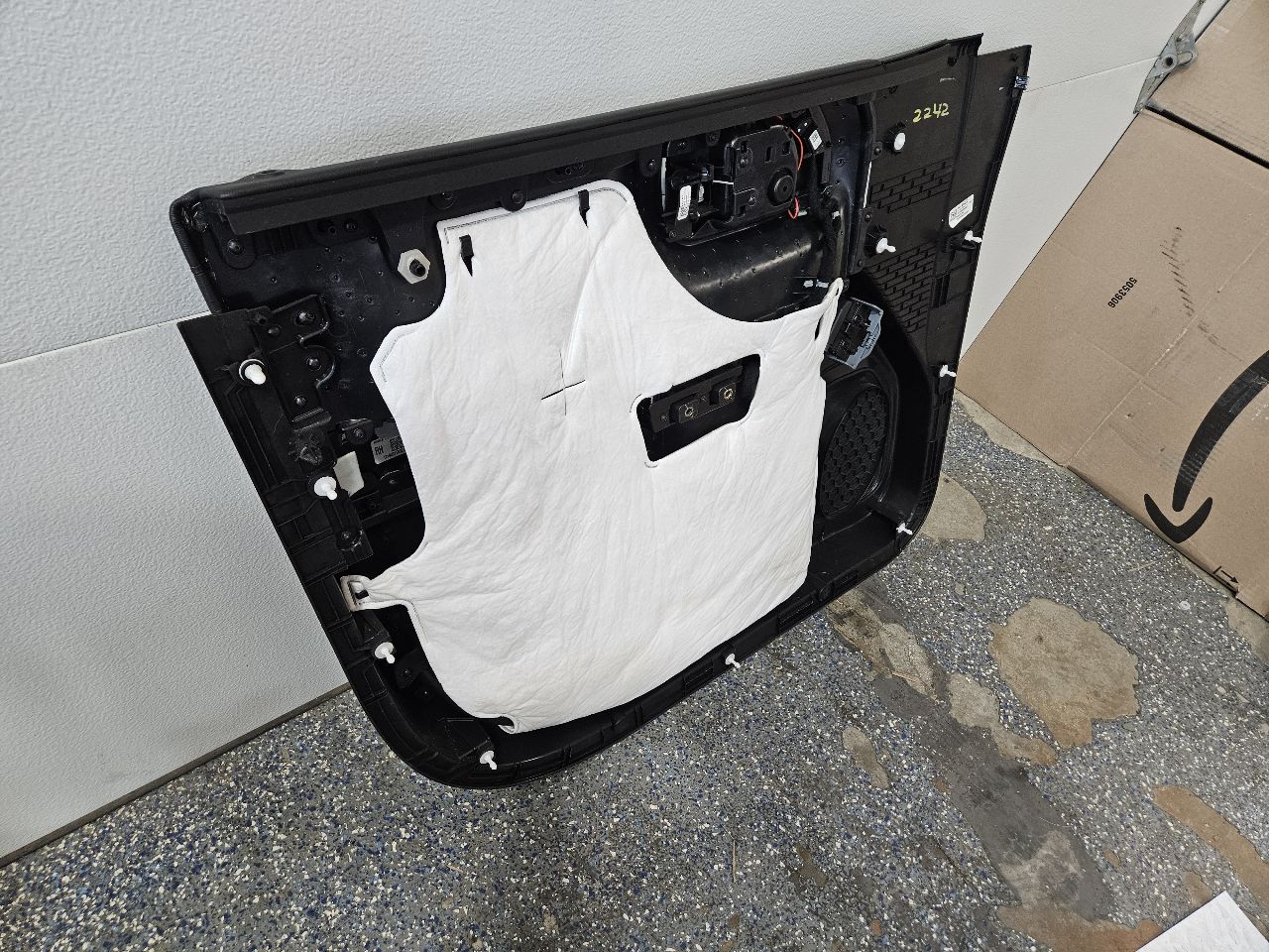 2020 SIERDEN15 FRONT RH DOOR PANEL TRIM DENALI BLAC 31315 - image 8