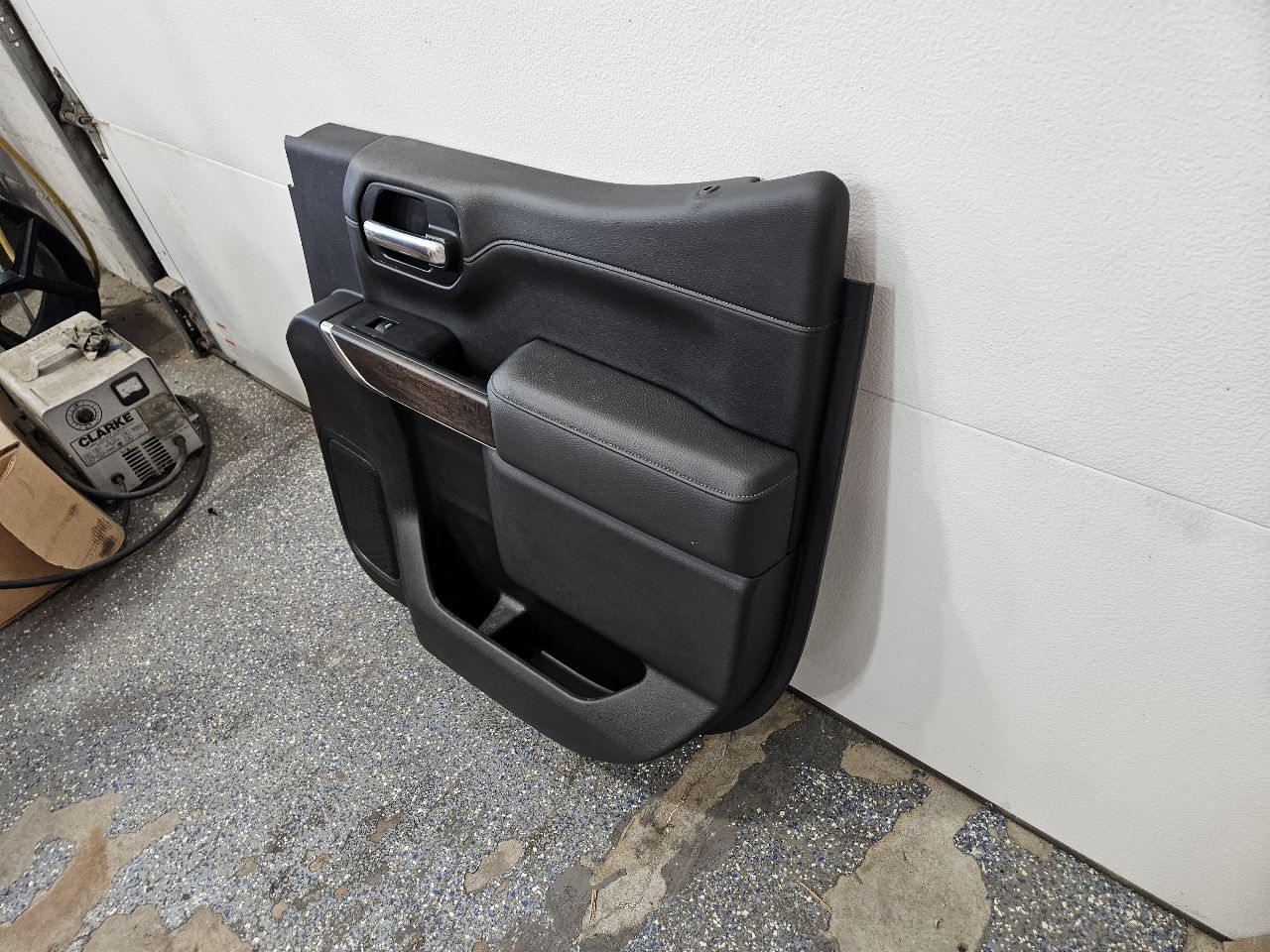 2020 SIERDEN15 RH REAR CREW CAB DOOR PANEL BLACK 31317 - image 2