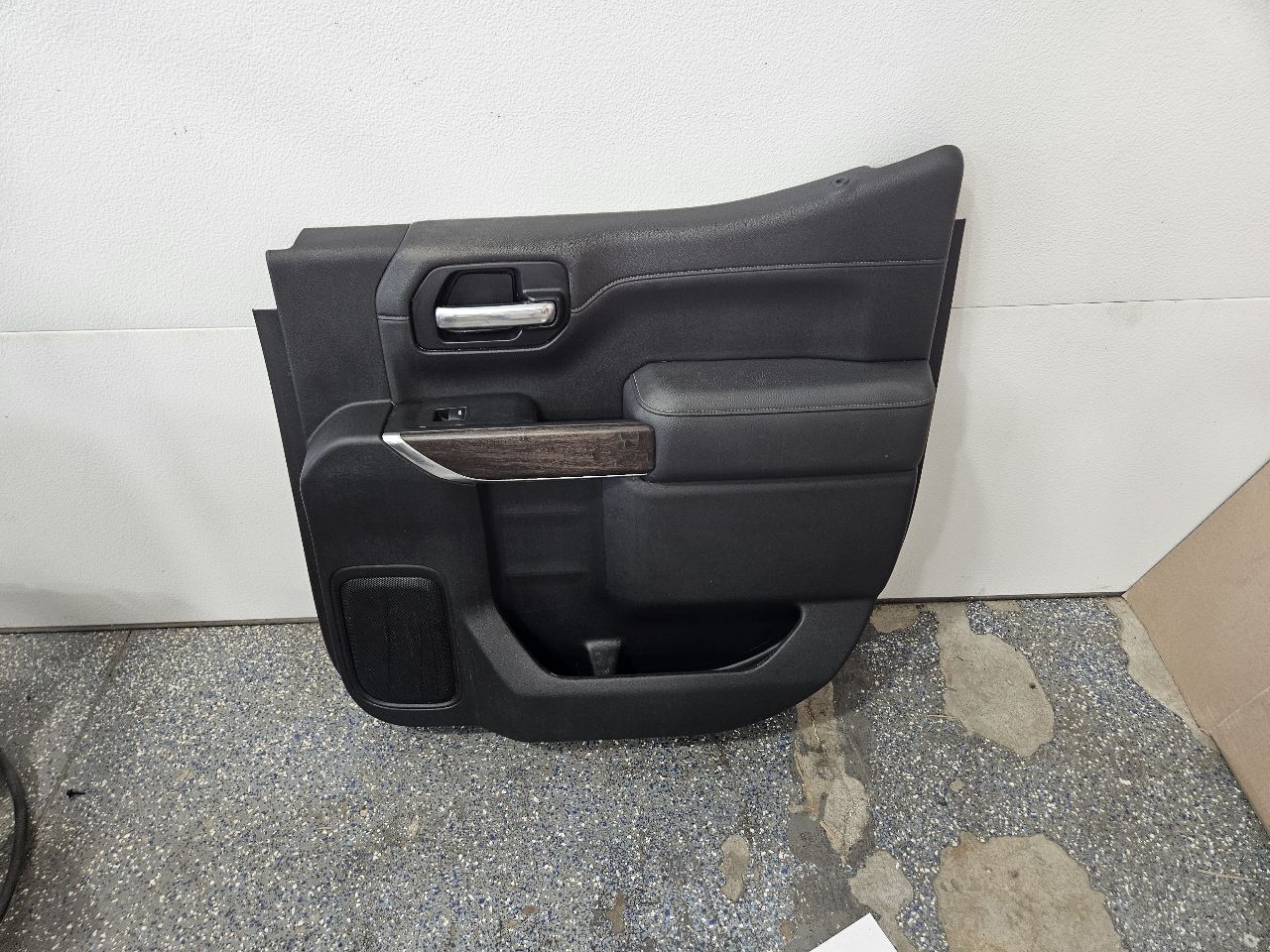 2020 SIERDEN15 RH REAR CREW CAB DOOR PANEL BLACK 31317 - image 3