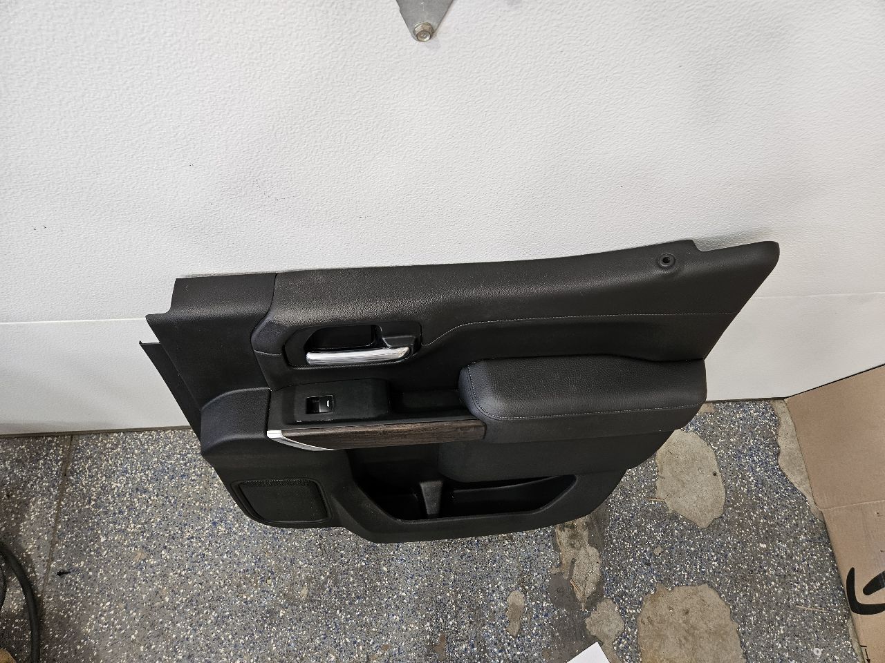 2020 SIERDEN15 RH REAR CREW CAB DOOR PANEL BLACK 31317 - image 5