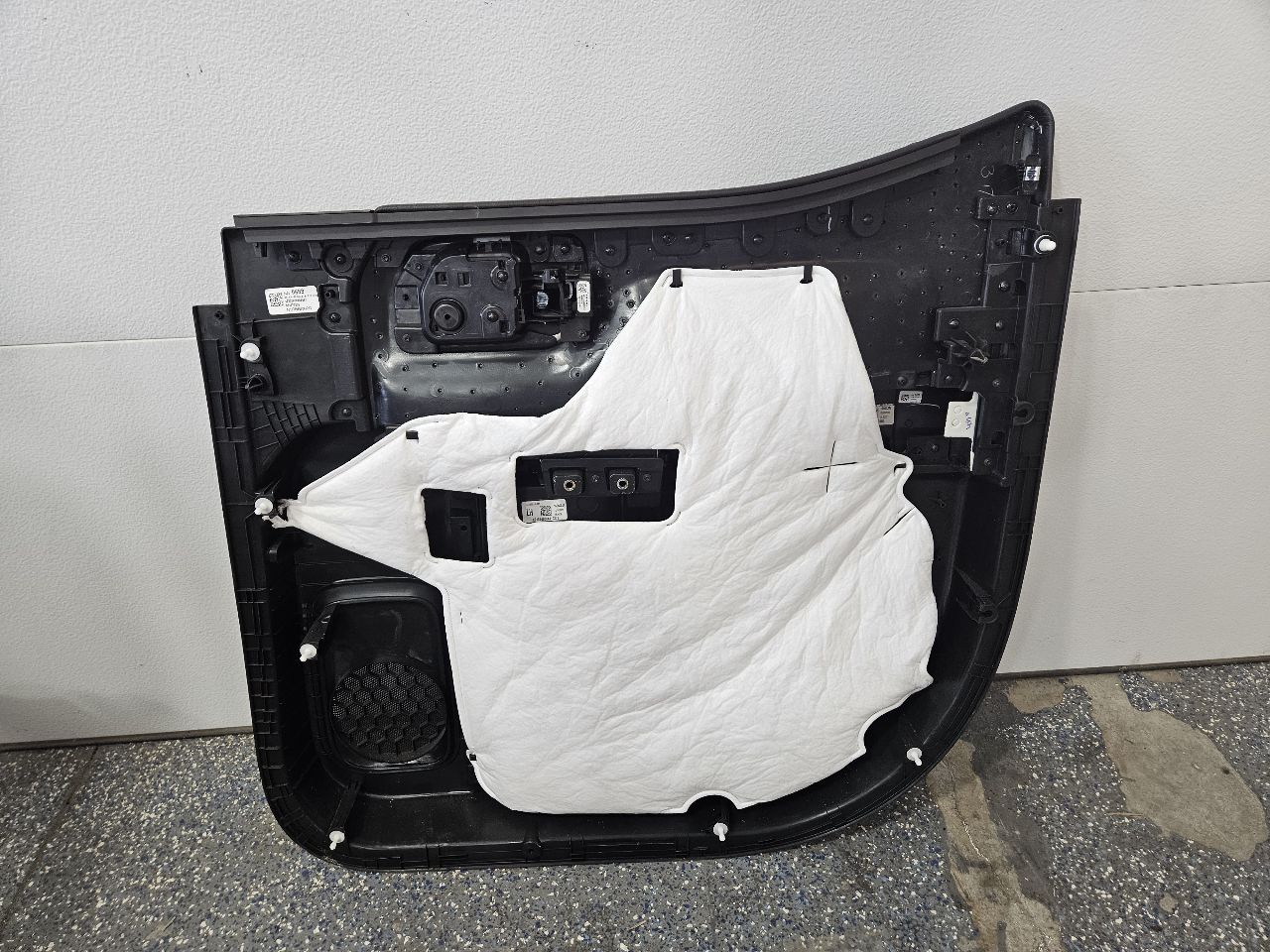 2020 SIERDEN15 LH REAR CREW CAB DOOR PANEL BLACK 31318 - image 5