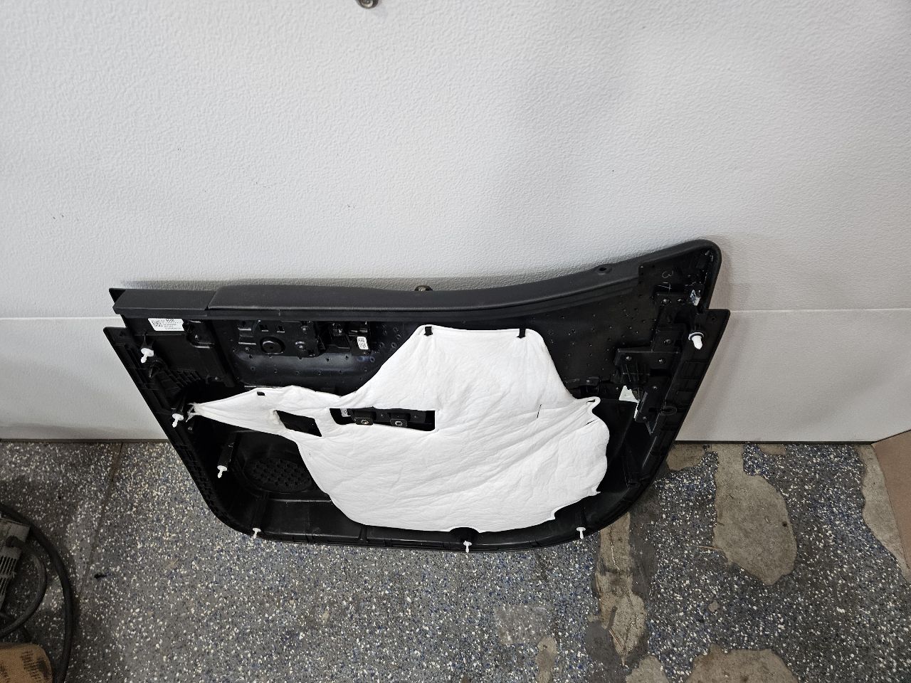 2020 SIERDEN15 LH REAR CREW CAB DOOR PANEL BLACK 31318 - image 6