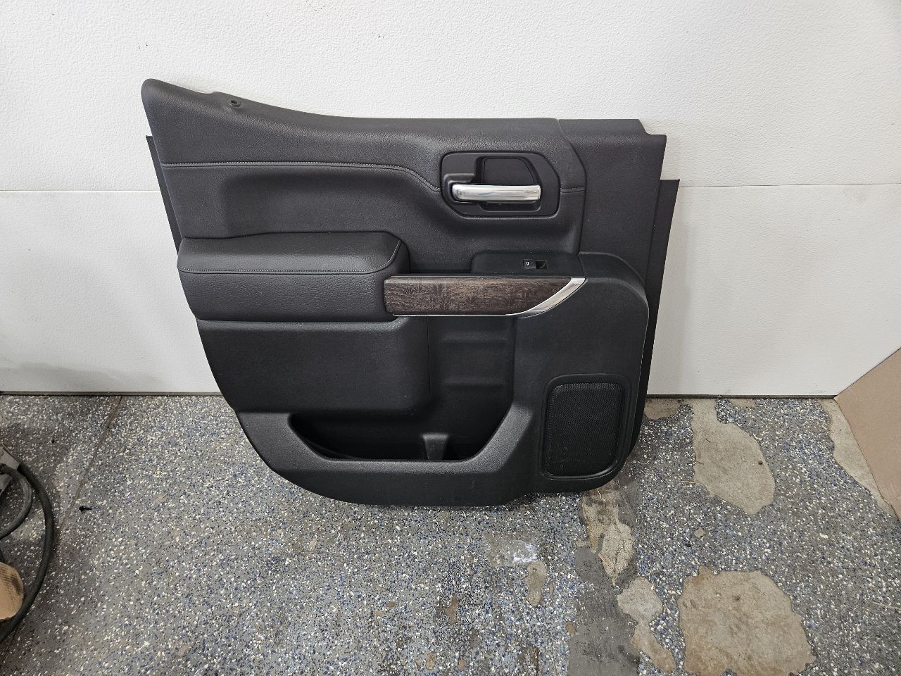 2020 SIERDEN15 LH REAR CREW CAB DOOR PANEL BLACK 31318 - image 1