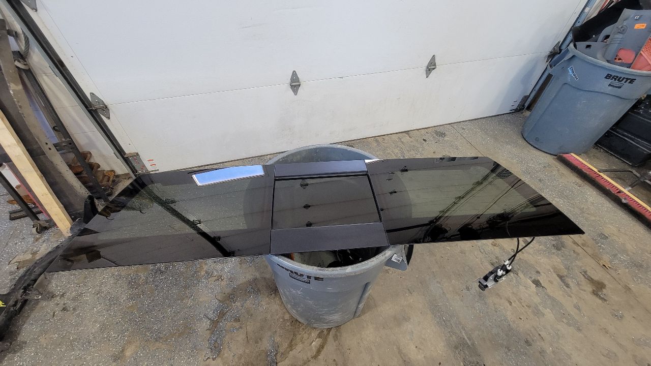 2020 SIERDEN15 OEM SLIDING BACK GLASS ON SHELF 31322 - image 1