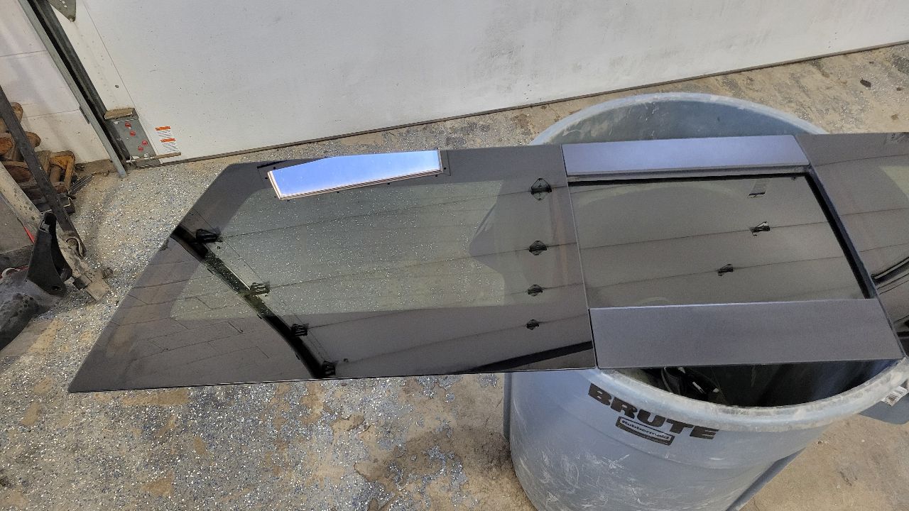 2020 SIERDEN15 OEM SLIDING BACK GLASS ON SHELF 31322 - image 2