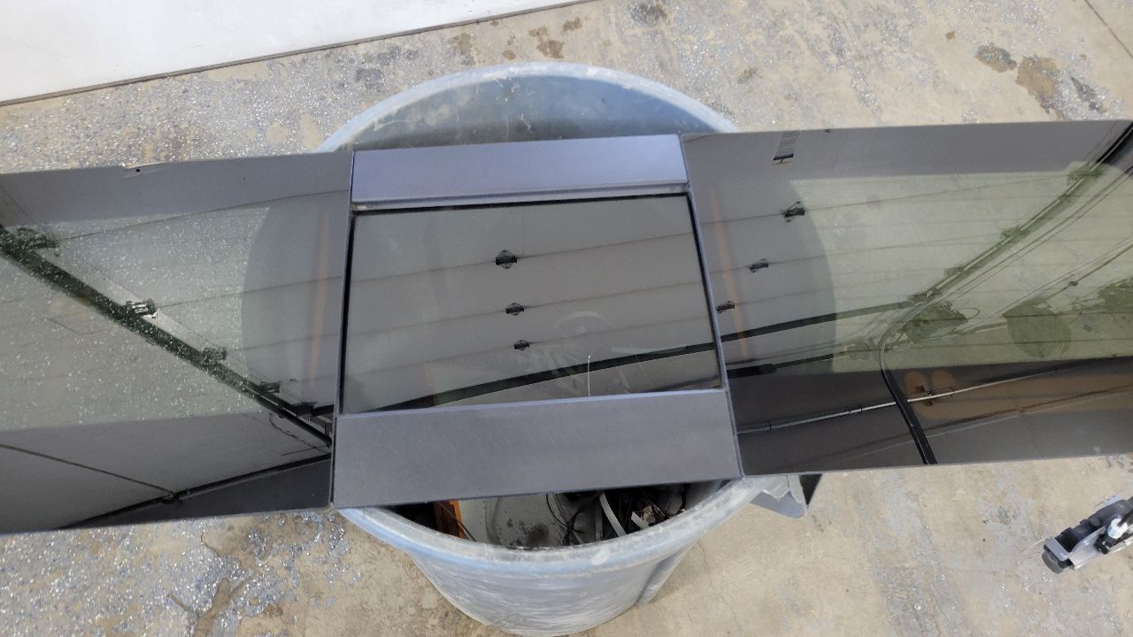 2020 SIERDEN15 OEM SLIDING BACK GLASS ON SHELF 31322 - image 3