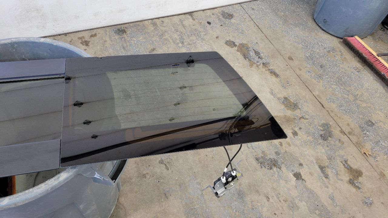 2020 SIERDEN15 OEM SLIDING BACK GLASS ON SHELF 31322 - image 4
