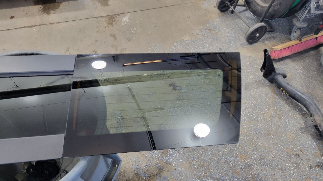 2020 SIERDEN15 OEM SLIDING BACK GLASS ON SHELF 31322 - image 9