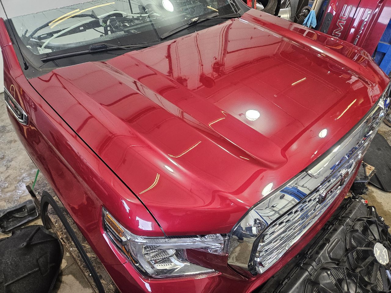 2020 SIERRA DENALI GLORY RED GPJ RH FENDER DENT AT BTM 31325 - image 2
