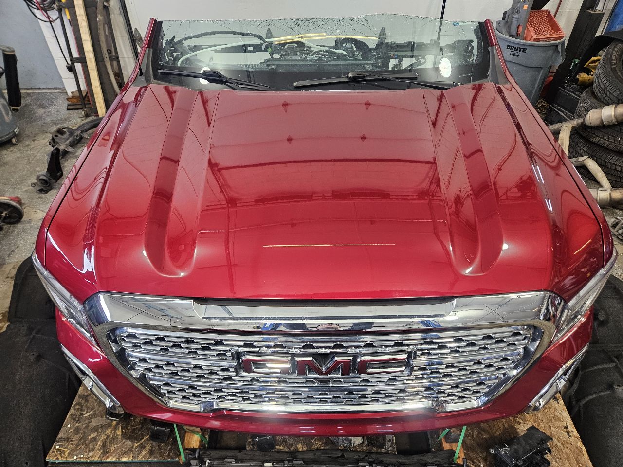 2020 SIERRA DENALI GLORY RED GPJ RH FENDER DENT AT BTM 31325 - image 3