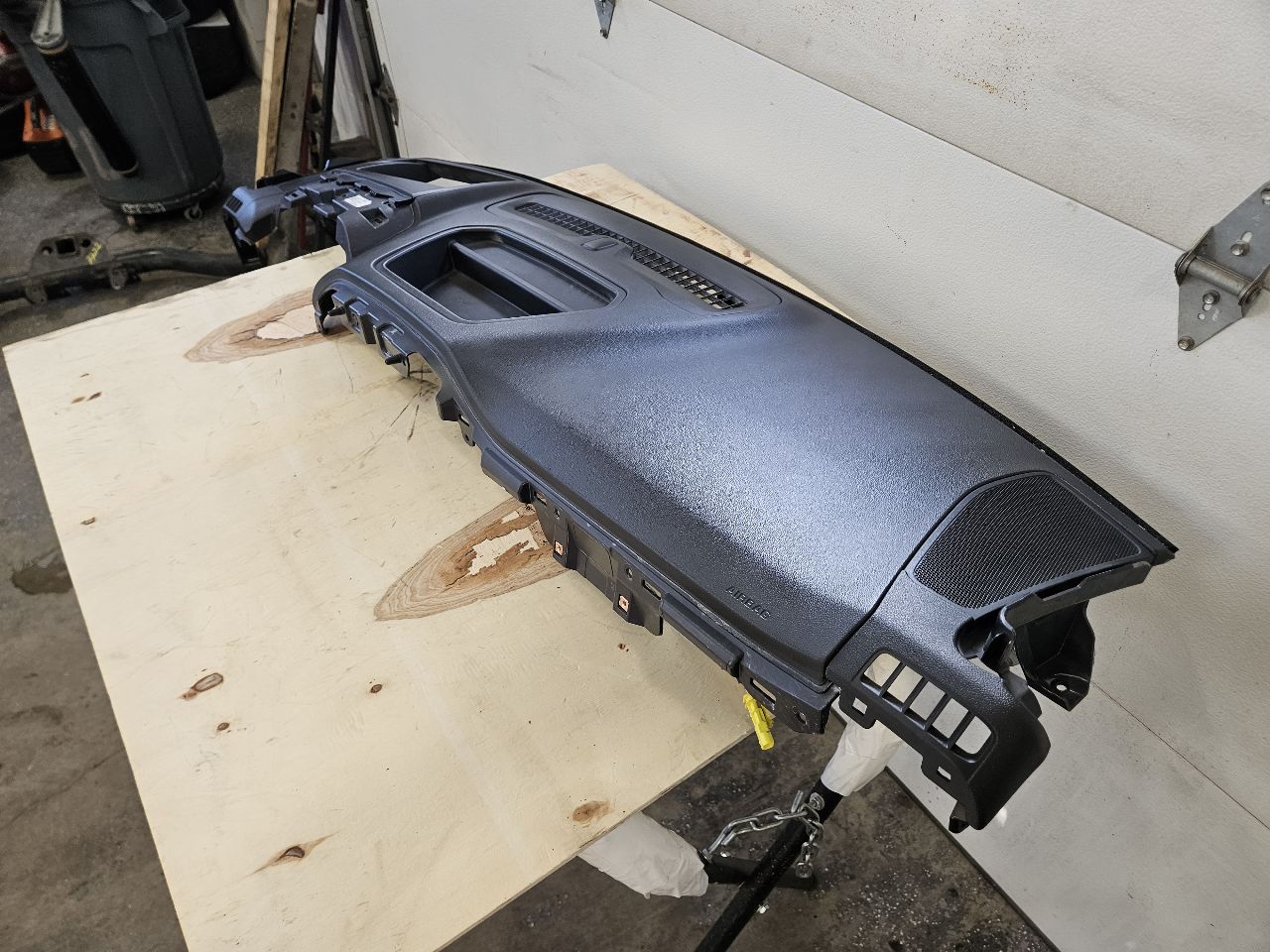 2020 SIERDEN15 DASH PANEL BOARD WITH RH BAG BLACK 31347 - image 4