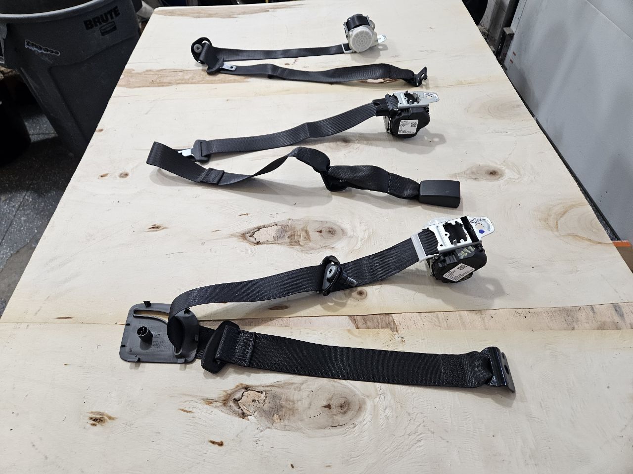 2020 SIERDEN15 REAR SEAT BELTS SET OF 3 BLACK 31387 - image 2