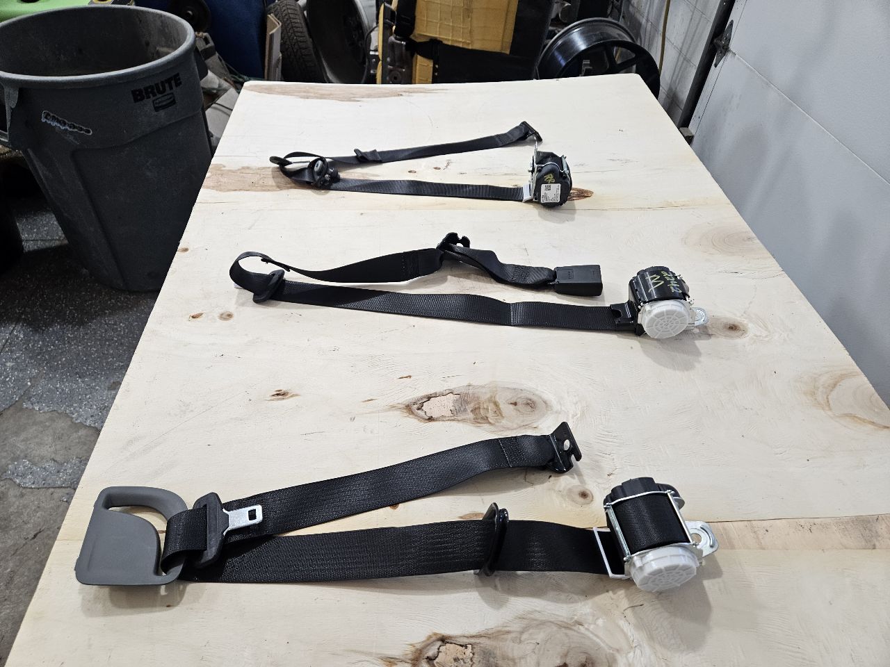 2020 SIERDEN15 REAR SEAT BELTS SET OF 3 BLACK 31387 - image 3