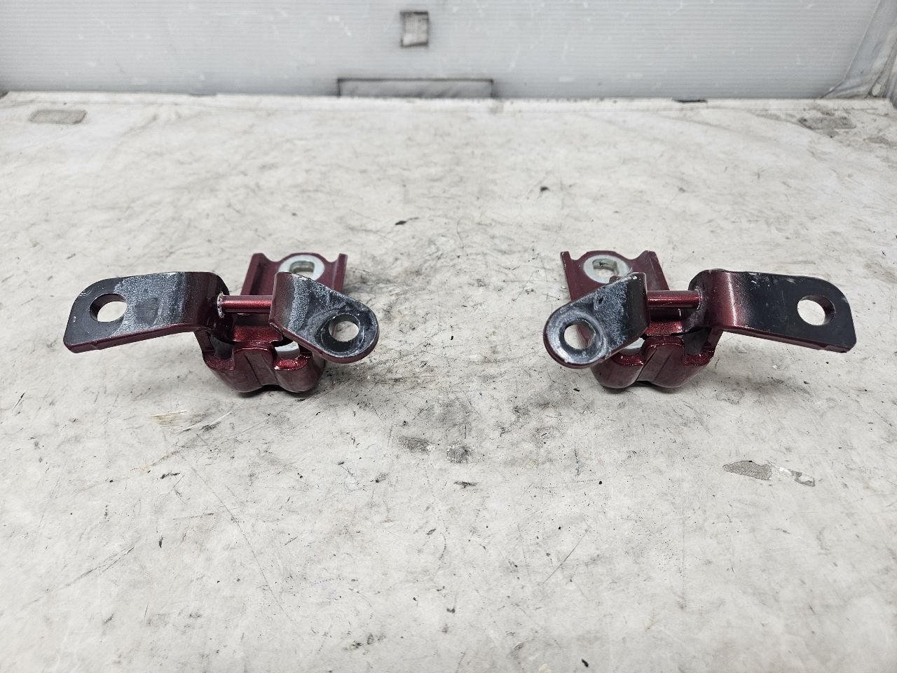 2020 SIERDEN15 FRONT DOOR HINGES UPPER & LOWER RED 31419 - image 3