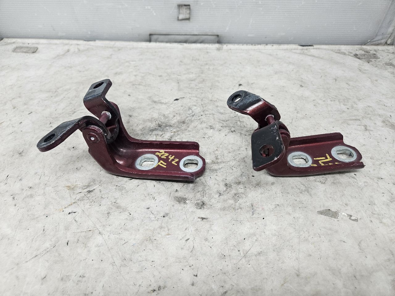 2020 SIERDEN15 FRONT DOOR HINGES UPPER & LOWER RED 31419 - image 4