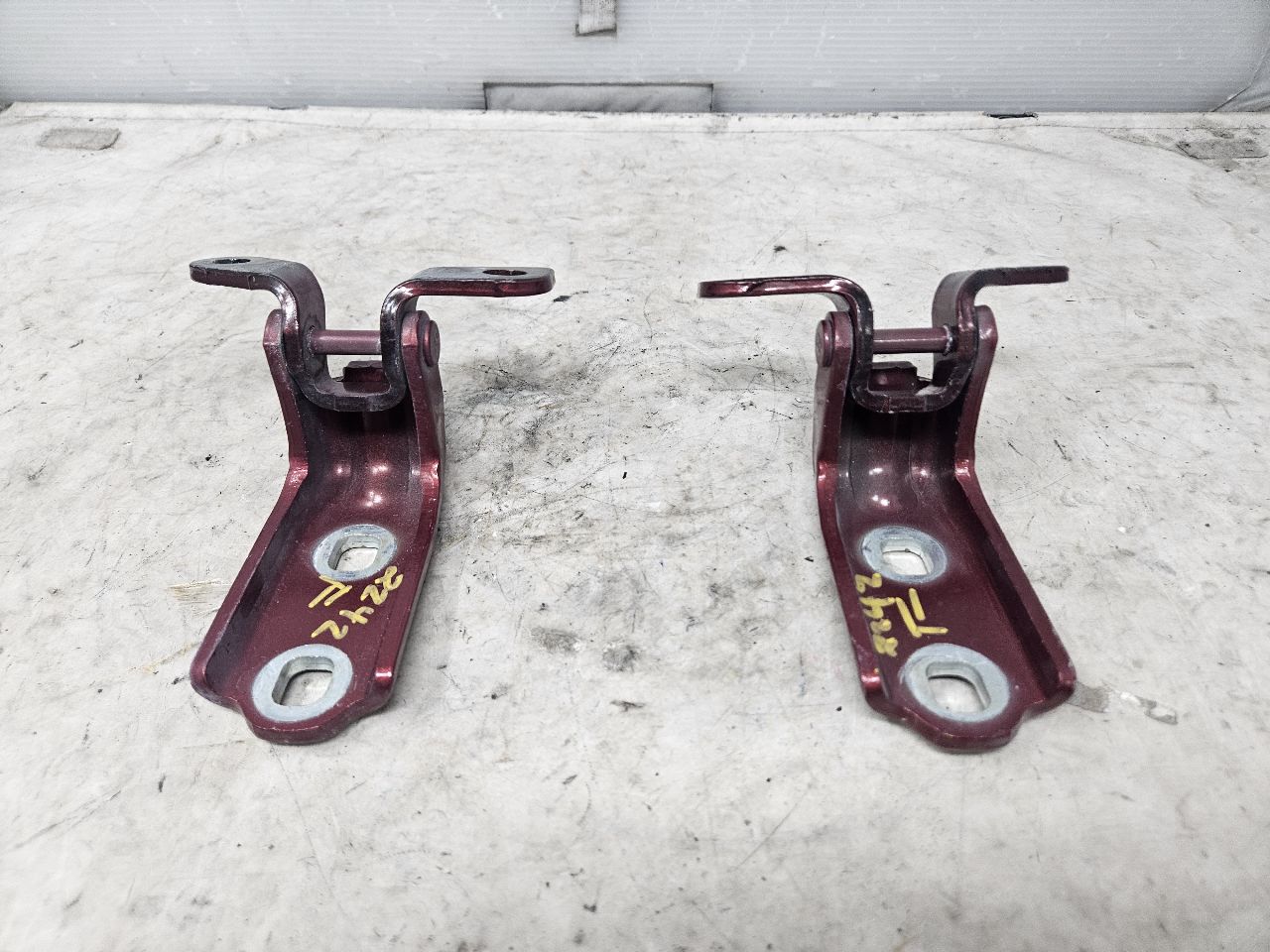 2020 SIERDEN15 FRONT DOOR HINGES UPPER & LOWER RED 31419 - image 5