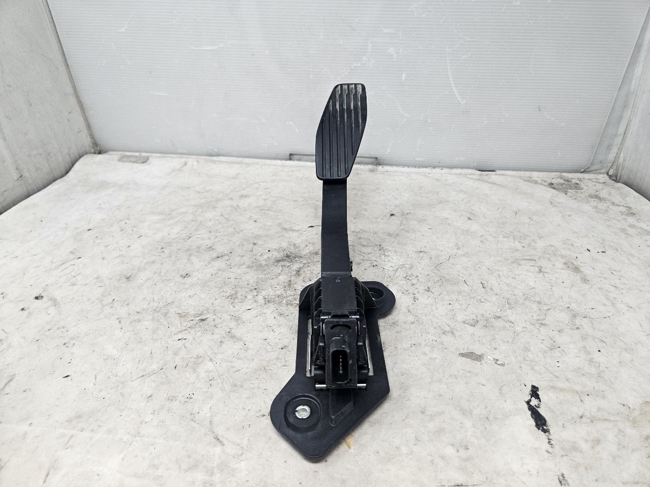 2020 SILVRDO15 GAS PEDAL THROTTLE POSITION 84024307 31424 - image 2