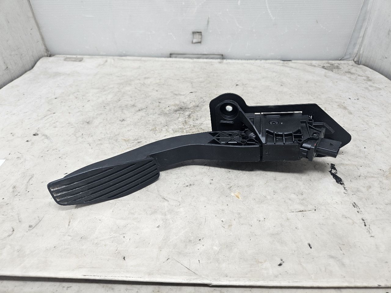 2020 SILVRDO15 GAS PEDAL THROTTLE POSITION 84024307 31424 - image 1