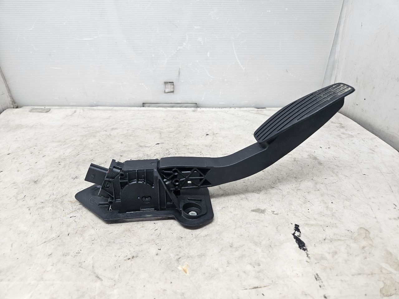 2020 SILVRDO15 GAS PEDAL THROTTLE POSITION 84024307 31424 - image 4