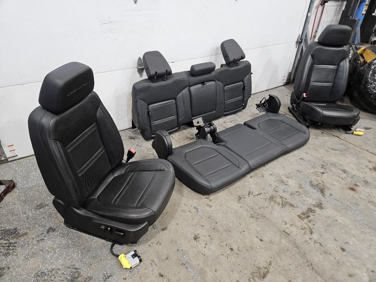 2020 SIERDEN15 DENALI FRONT & REAR SEATS BLACK 31439 - image 3
