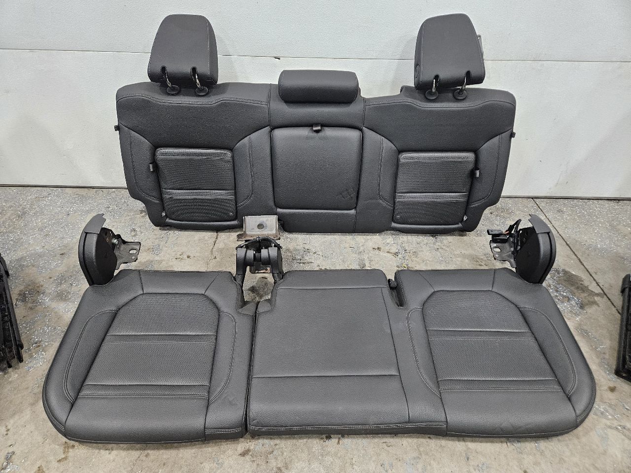 2020 SIERDEN15 DENALI FRONT & REAR SEATS BLACK 31439 - image 4