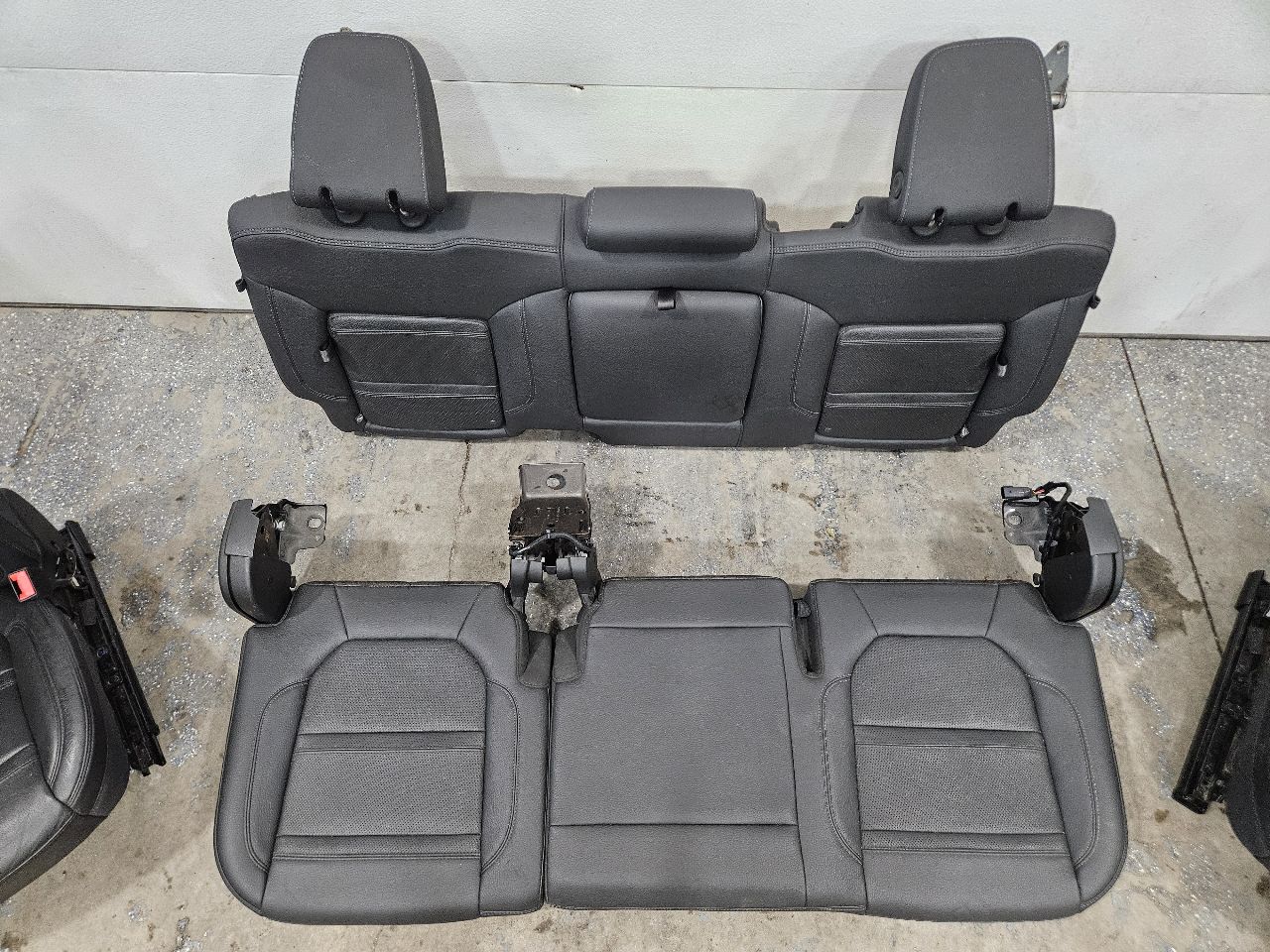 2020 SIERDEN15 DENALI FRONT & REAR SEATS BLACK 31439 - image 5