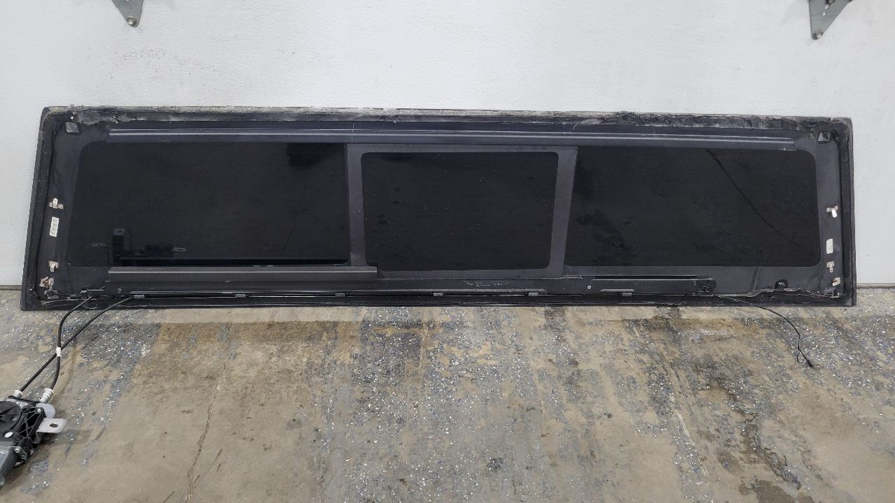 2020 SIERDEN15 POWER SLIDING BACK GLASS ON SHELF 31440 - image 9
