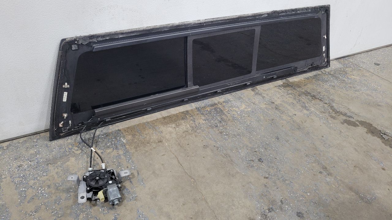 2020 SIERDEN15 POWER SLIDING BACK GLASS ON SHELF 31440 - image 16