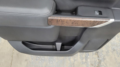 2020 SIERDEN15 LH REAR DOOR PANEL BLACK CREW CAB 31494 - image 4