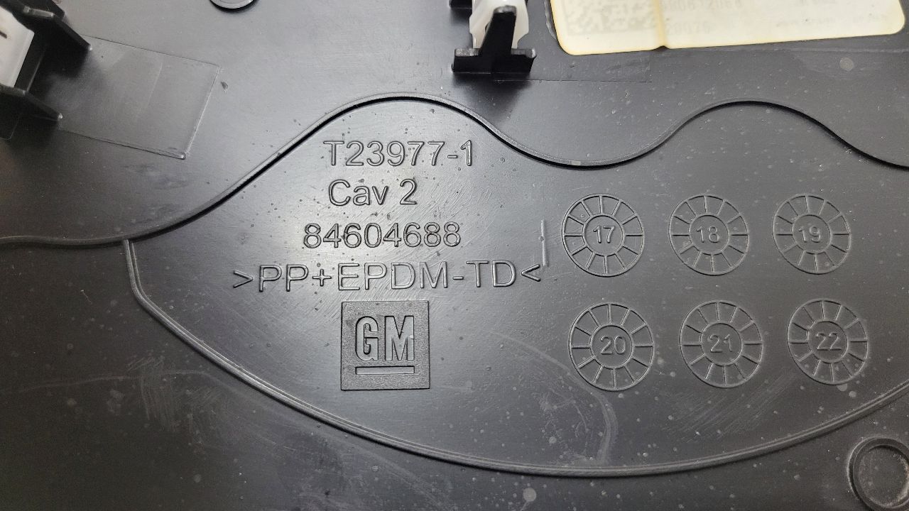 2020 SIERDEN15 RH DASH END CAP FUSE COVER 84604689 31516 - image 9