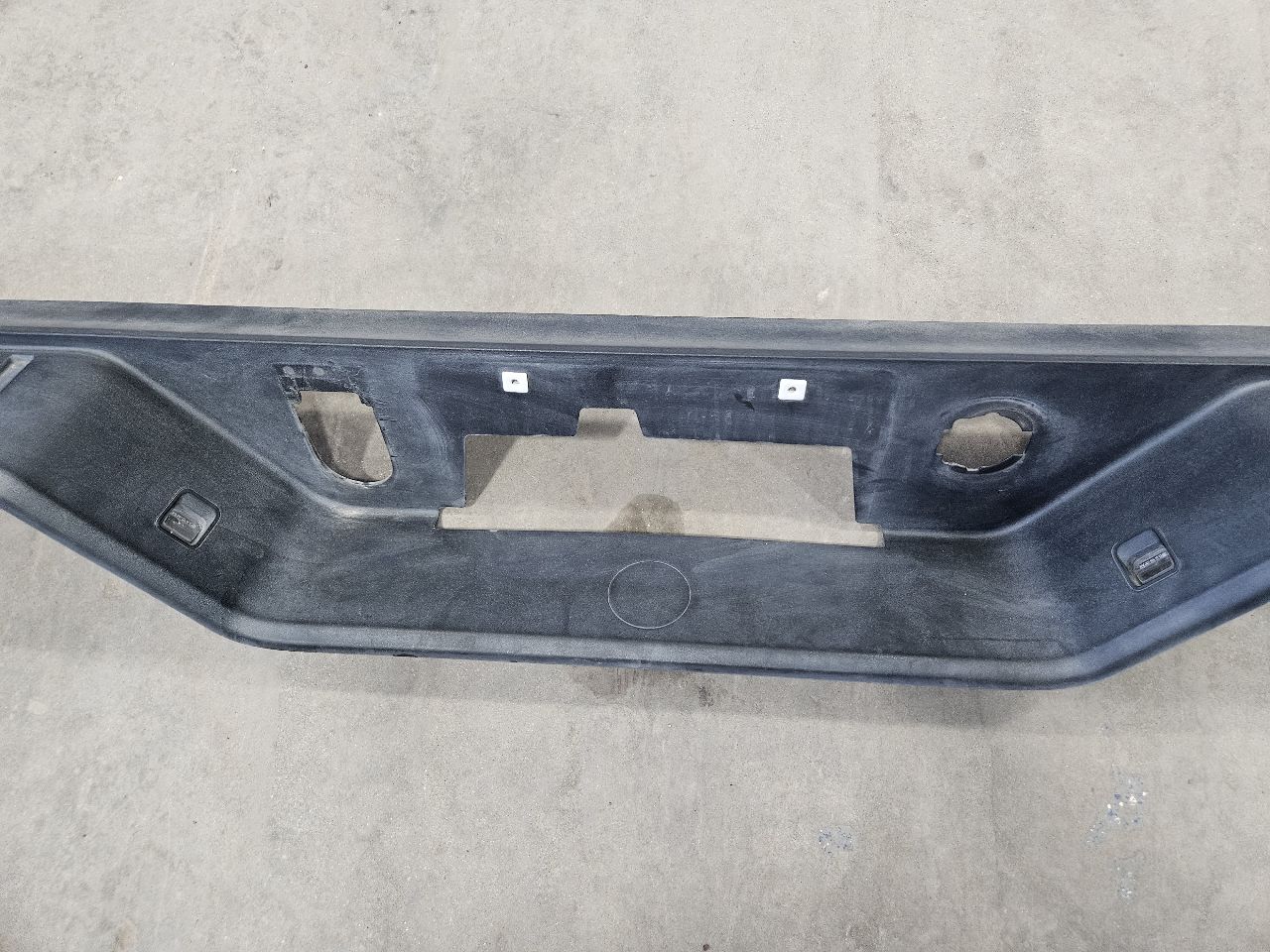 2020 SIERDEN15 REAR BUMPER UPPER STEP PAD ONLY 31528 - image 2
