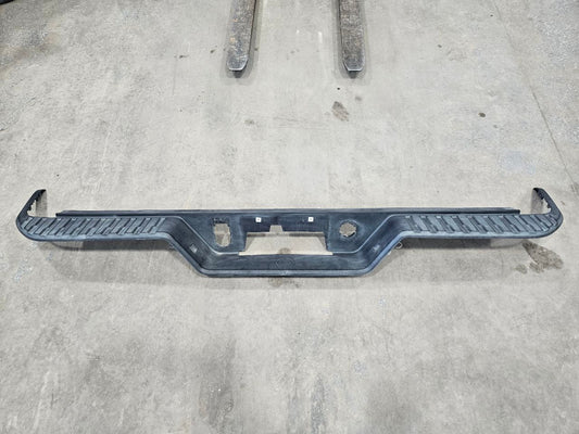 2020 SIERDEN15 REAR BUMPER UPPER STEP PAD ONLY 31528 - image 1