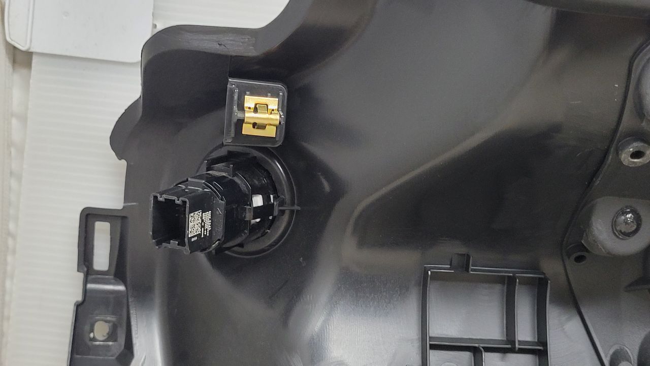 2020 SIERDEN15 LH DRIVER DASH KNEE BOLSTER TRIM 31567 - image 10