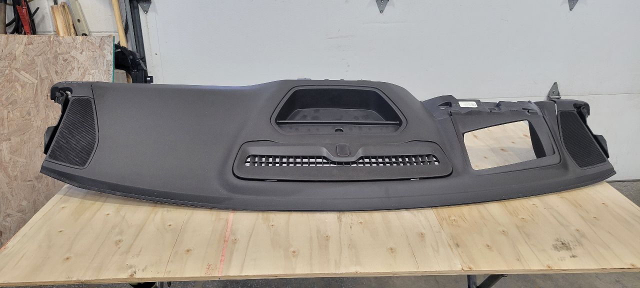 2020 SIERDEN15 UPPER DASH PANEL BLACK WITH RH BAG 31599 - image 1