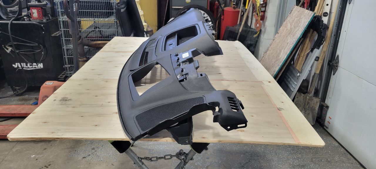 2020 SIERDEN15 UPPER DASH PANEL BLACK WITH RH BAG 31599 - image 3